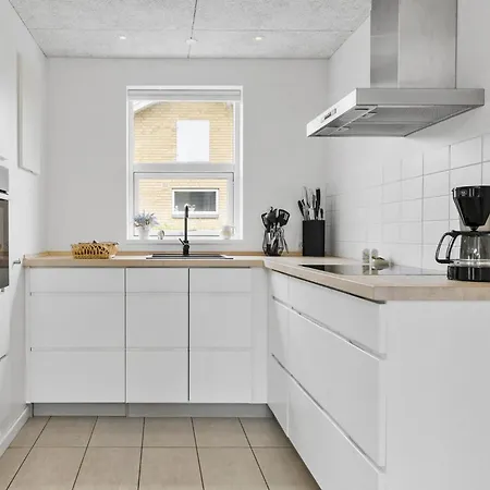 3 Bedroom Beautiful In Feriehus Neksø