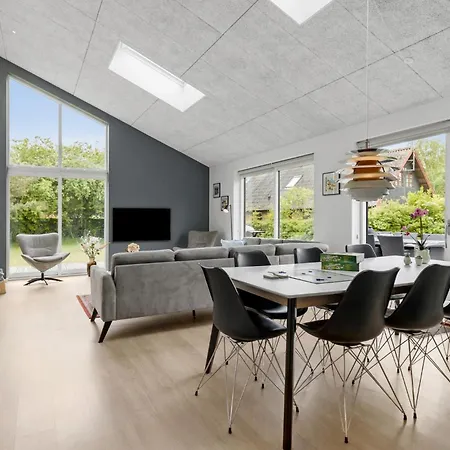 3 Bedroom Beautiful In 펜션 *