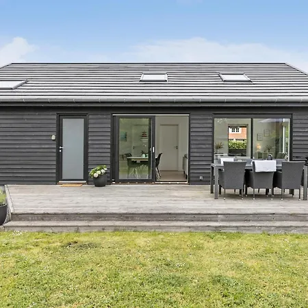 3 Bedroom Beautiful In 펜션 *